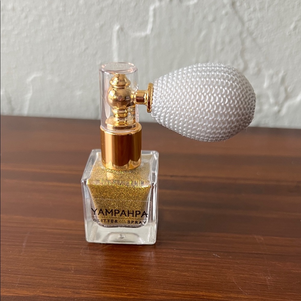 Gold Glitter Spray Highlighter